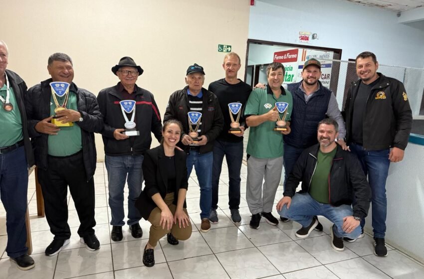  Campeonato Municipal de Quatrilho 2025 reúne 25 participantes em Faxinal dos Guedes