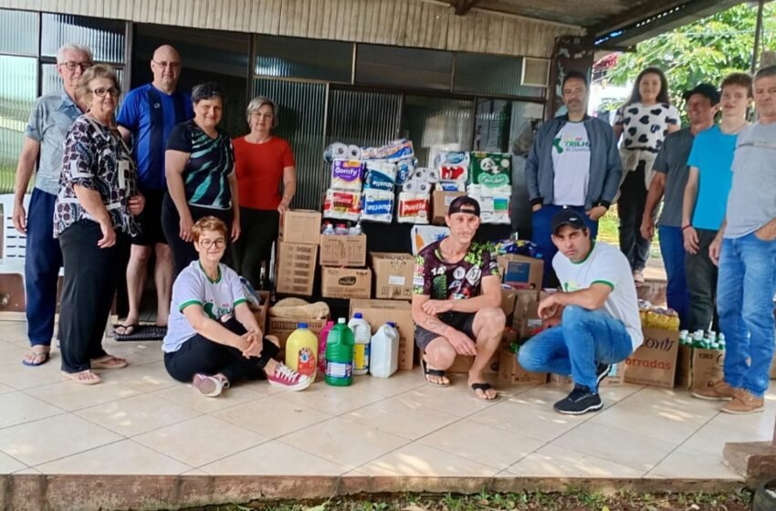 Casa da Acolhida Santa Bernarda recebe doações do grupo de jovens Pé na Trilha, de São Domingos