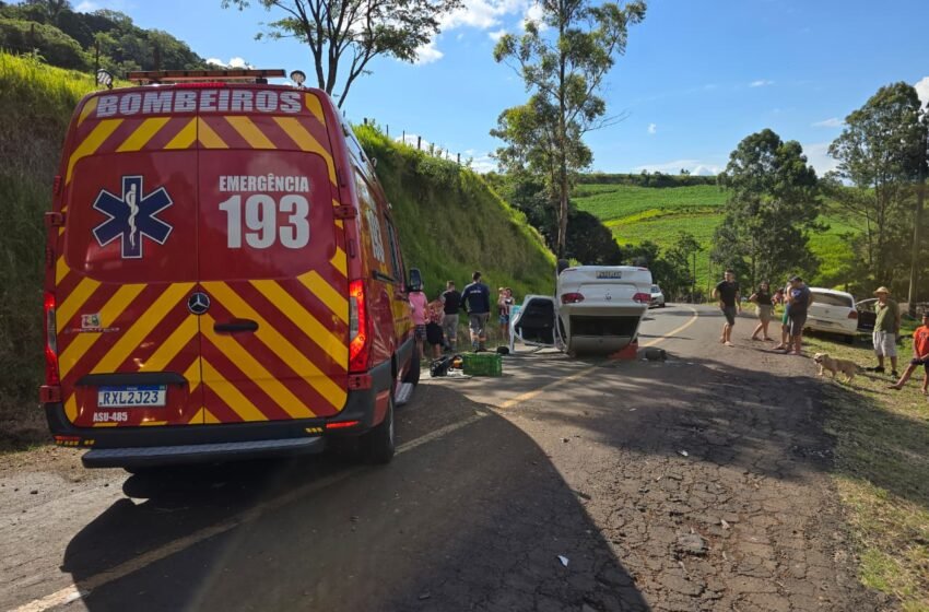  Motorista fica ferido em capotamento no interior de Cordilheira Alta