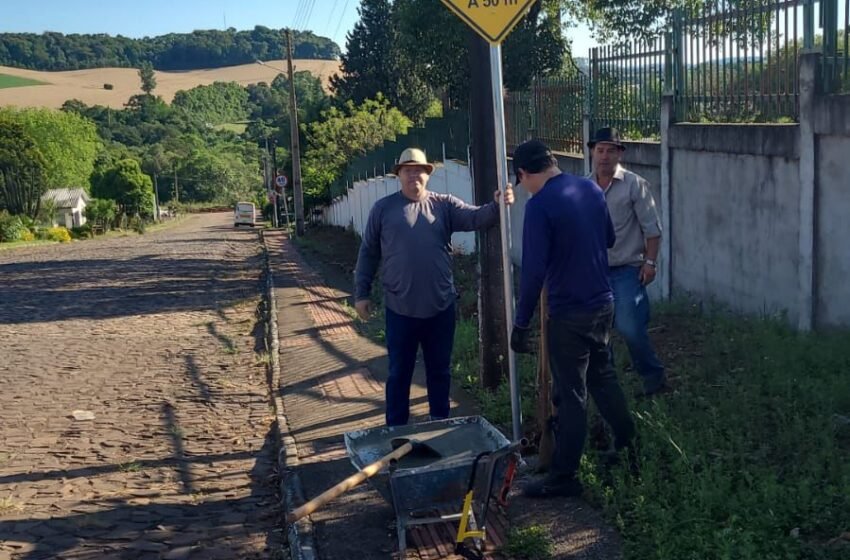 Novas placas de sinalização são instaladas em Bom Jesus