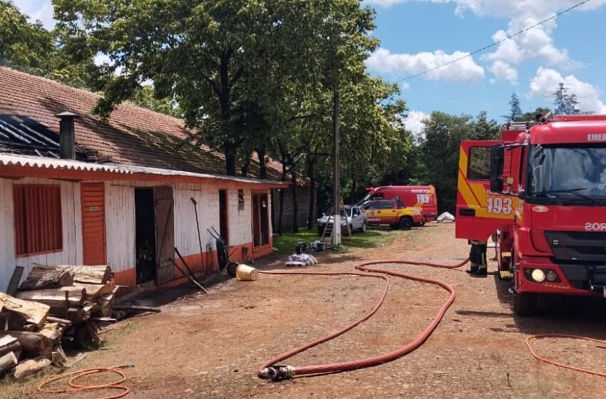  Incêndio em aviário mobiliza Bombeiros de Xanxerê no interior de Bom Jesus do Oeste