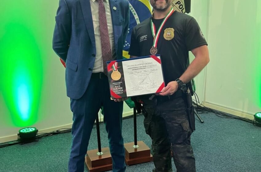  Polícia Civil de Santa Catarina Homenageia Agente do NOC de Xanxerê com medalha de Mérito Funcional