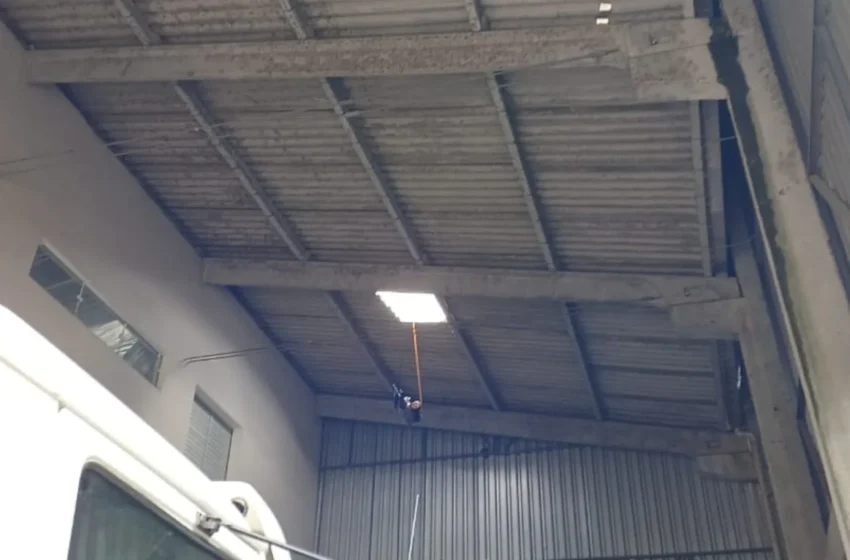  Homem morre após cair de telhado no Centro de Benedito Novo