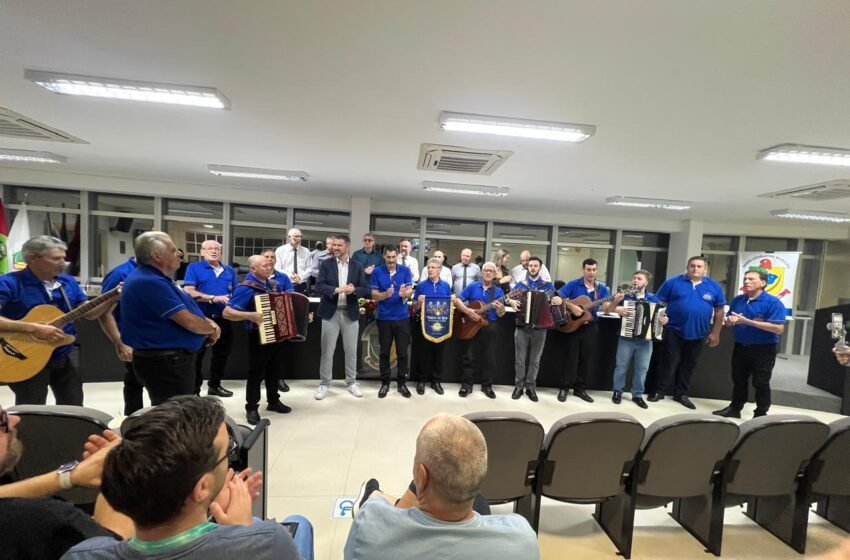  Câmara de Vereadores entrega moção de aplausos ao Grupo de Reis – Mensageiros de Belém por contribuição cultural e social em Faxinal dos Guedes