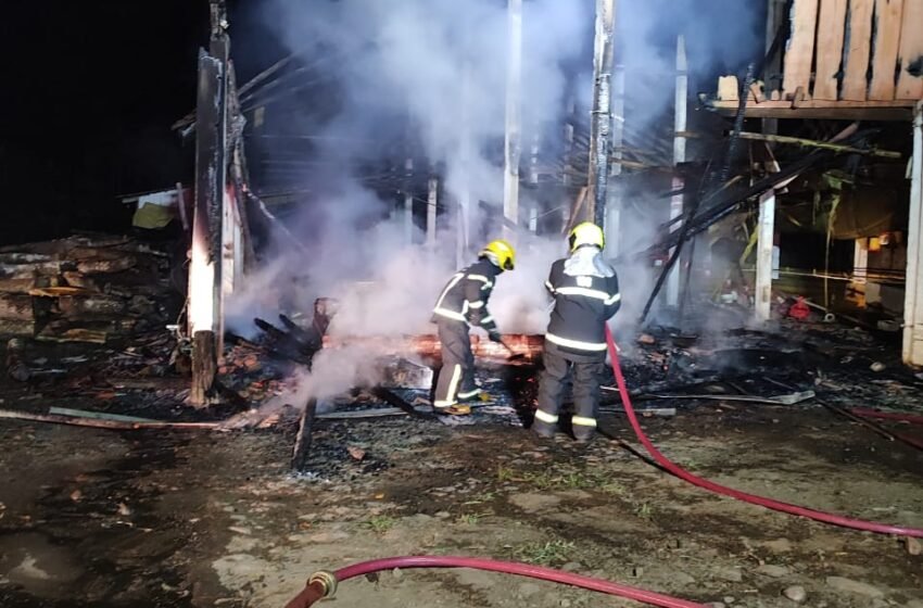  Incêndio em aviário é atendido pelo Corpo de Bombeiros de Coronel Freitas