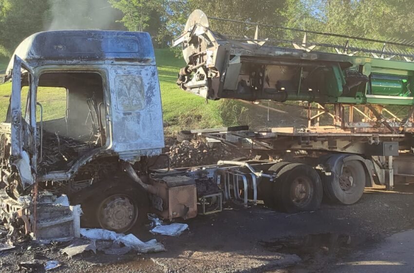  Incêndio atinge carreta na BR-282 em Iraceminha, mas carga é parcialmente preservada