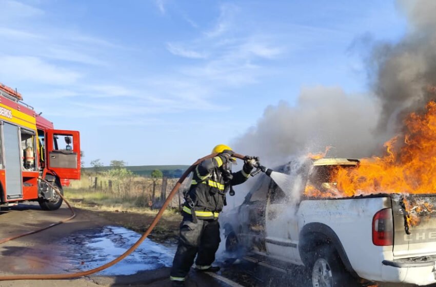  Dois incêndios em veículos são registrados com 11 minutos de intervalo em Chapecó