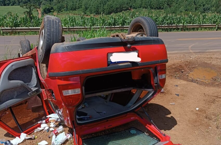  Homem fica ferido após capotamento de veículo em Passos Maia