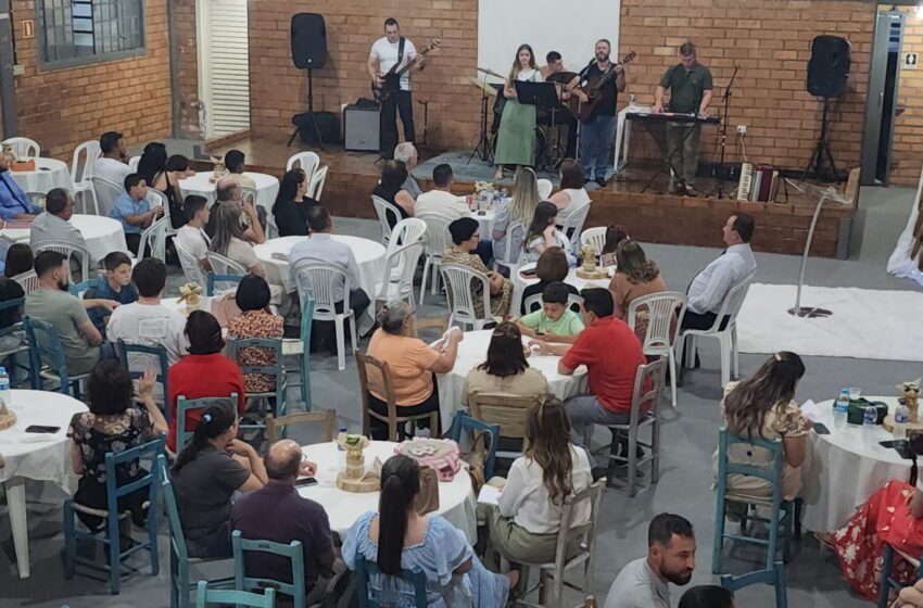  Igreja Evangélica Novo Amanhecer promove noite de fé, união e gratidão em Faxinal dos Guedes