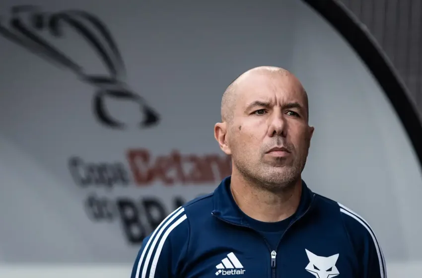  Cruzeiro anuncia saída de Leonardo Jardim após revés na Copa do Brasil
