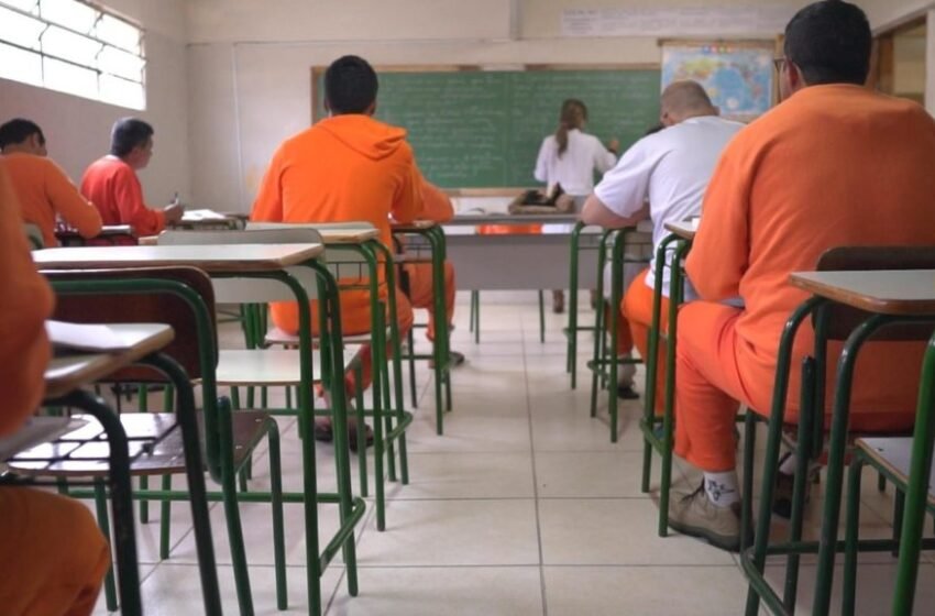  Santa Catarina tem 7,7 mil presos inscritos no Enem PPL 2025